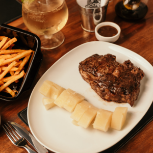 Ojo de bife con papas fritas